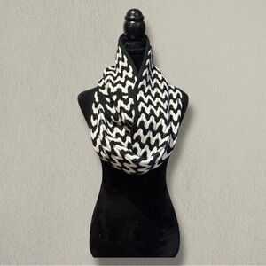 CALVIN KLEIN INFINITY SCARF